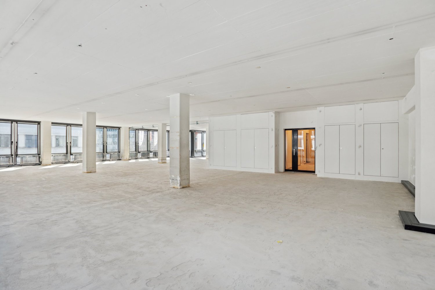 880m² bureau