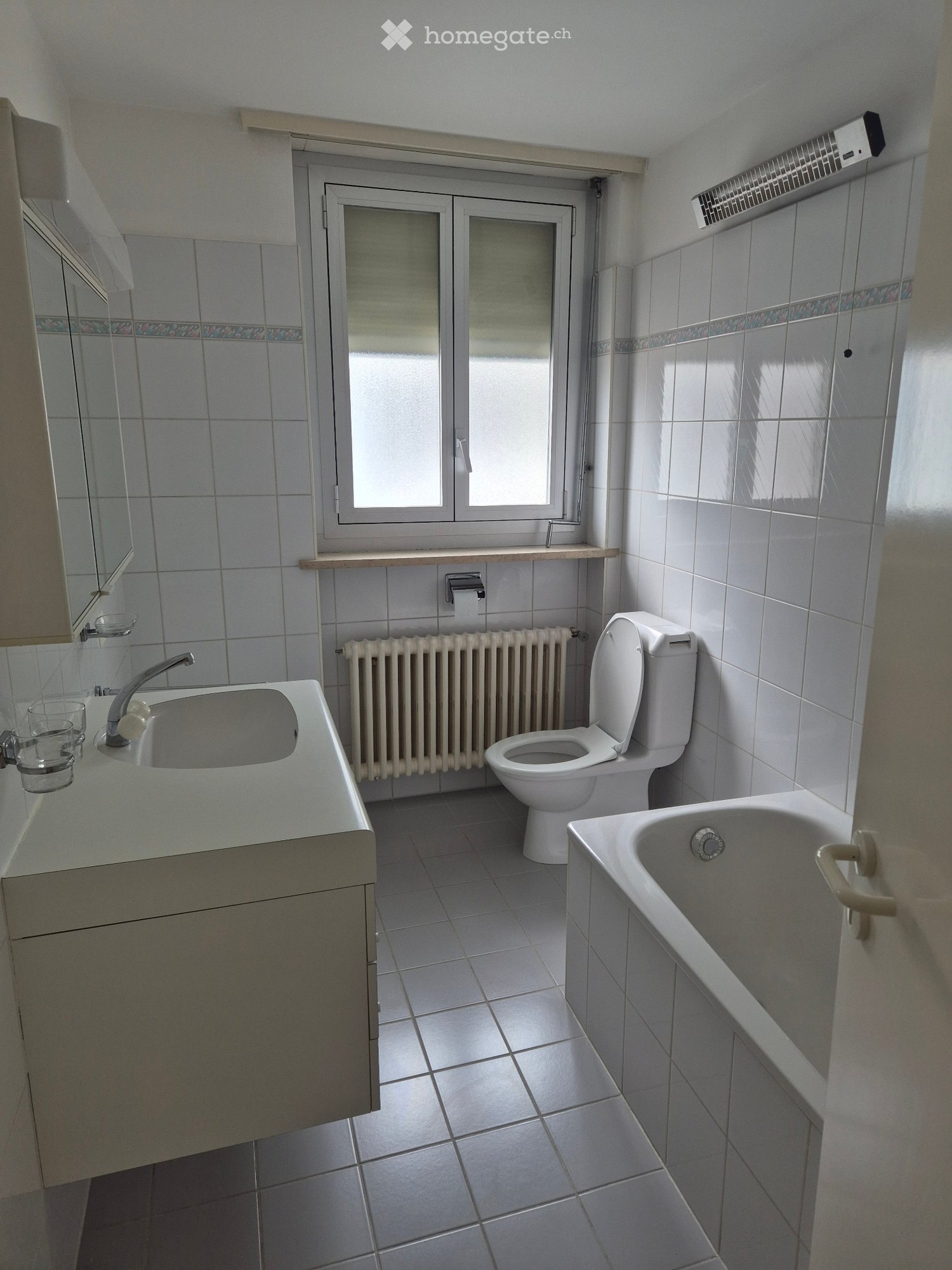 Appartement de 3 pièces

A louer immédiatement appartement en zone très centrale à Muralto. À deux pas du lac et de la gare. Vue partielle sur le lac. Parking non disponible. 
Contrat de courte durée (1-2 ans) également possible. 
Prix 1400 + 150 acompte de charges., photo 5 sur 5
