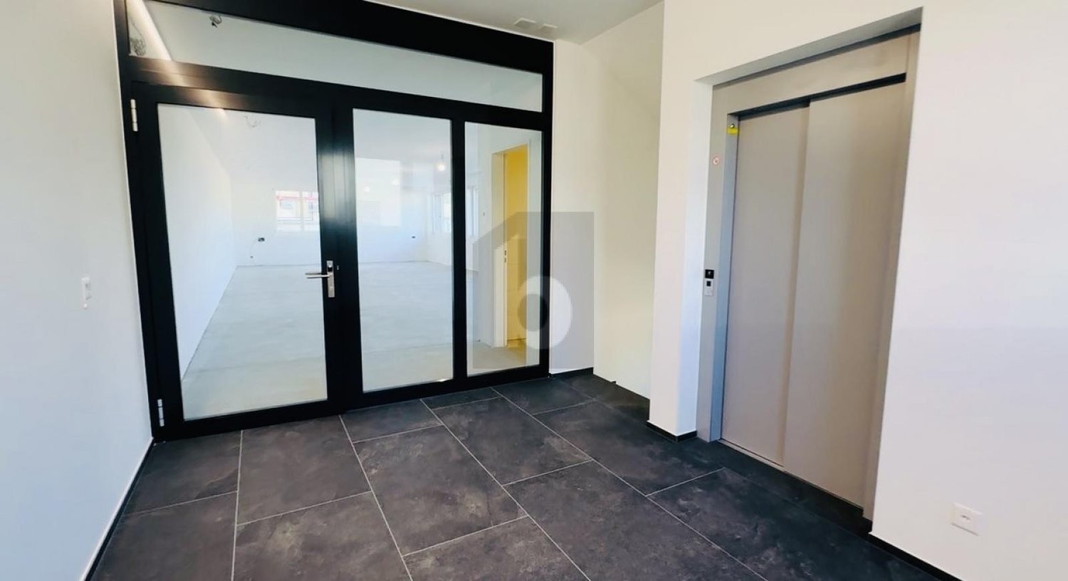 Bureau de 82m², photo 2 sur 4
