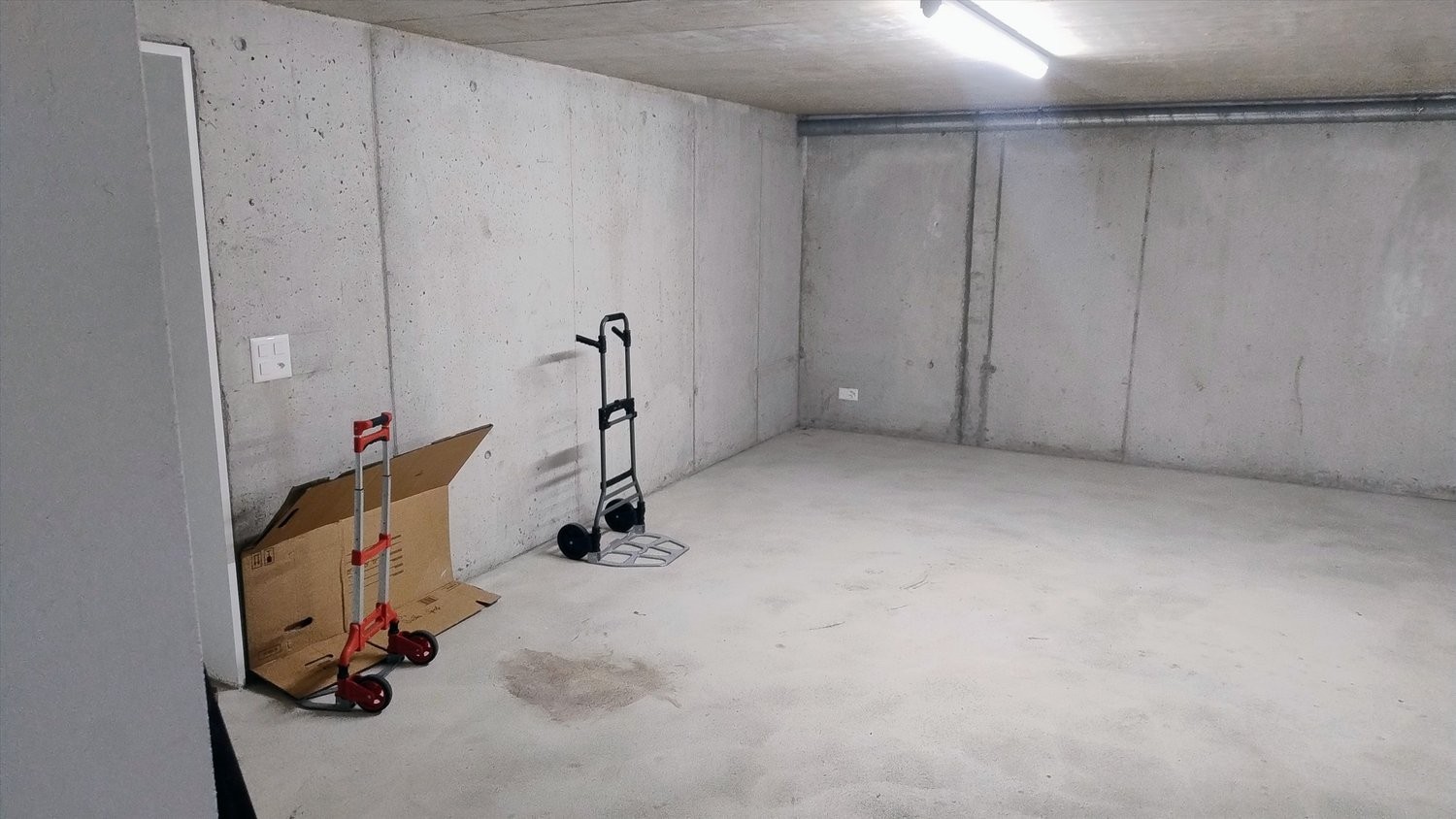 Local de stockage de 75m², photo 1 sur 4