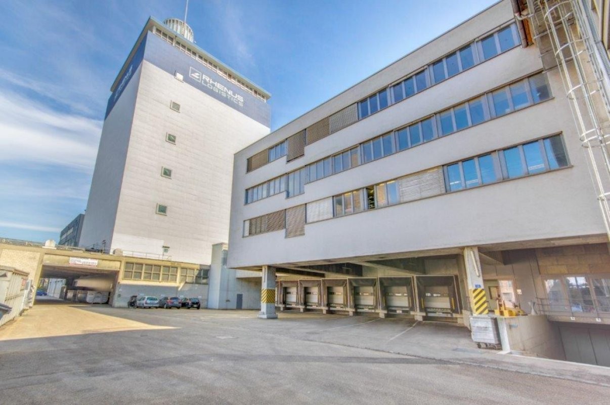 832m² commercial
