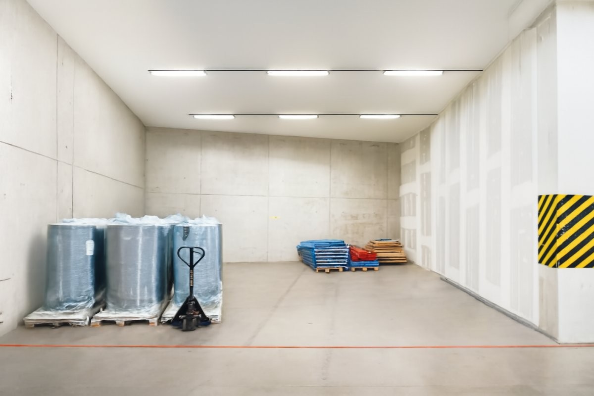 832m² commercial