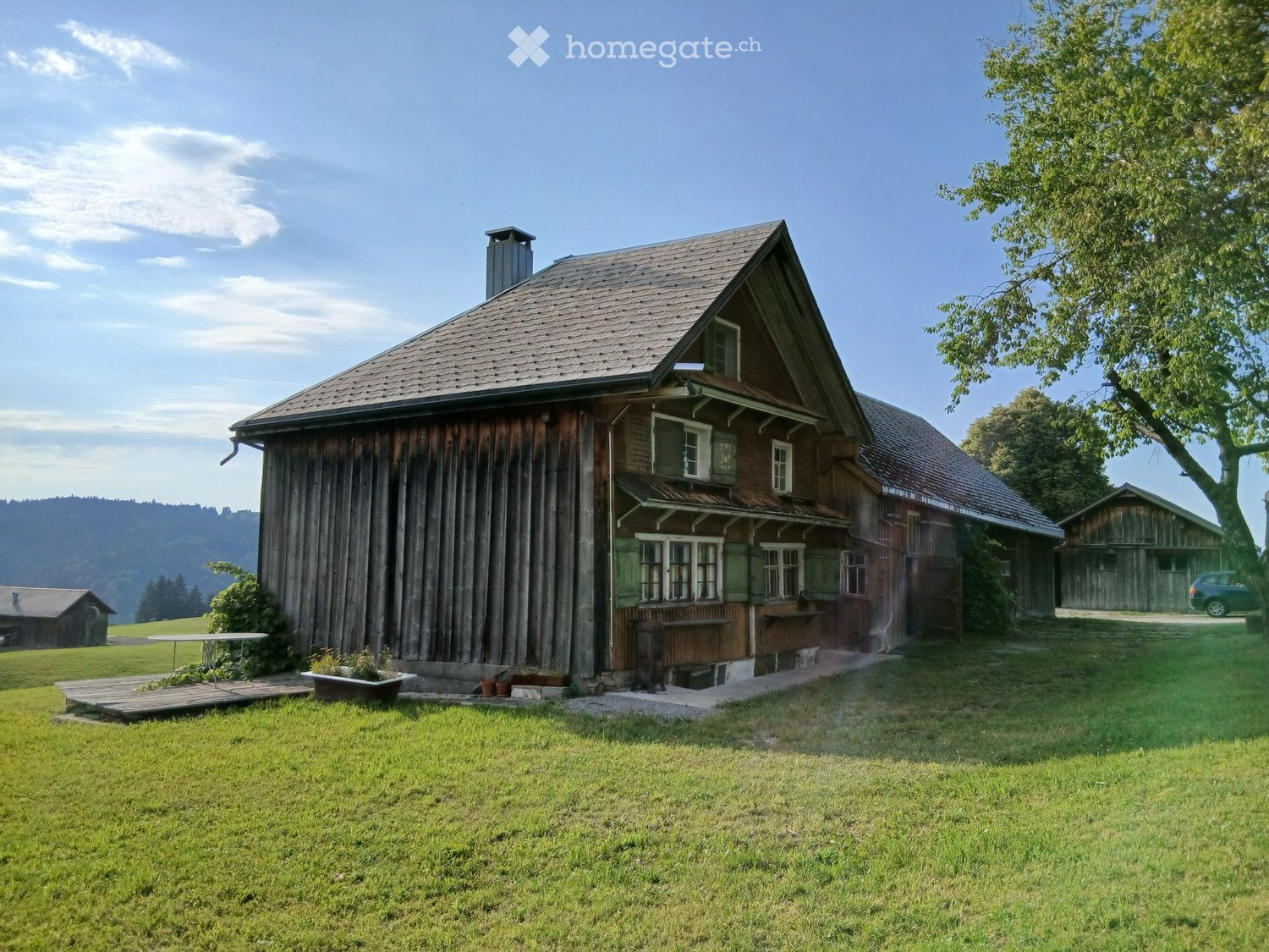 Belle ancienne ferme avec terrasse à louer. Dès le 01.11.2026
Chauffage par poêle en faïence
Le mobilier peut être repris par le locataire précédent
Pas de résidence principale possible !
Animaux domestiques non autorisés
Accessible uniquement avec un véhicule 4x4 en hiver
Loyer 950.- Fr. hors élect, photo 2 sur 5
