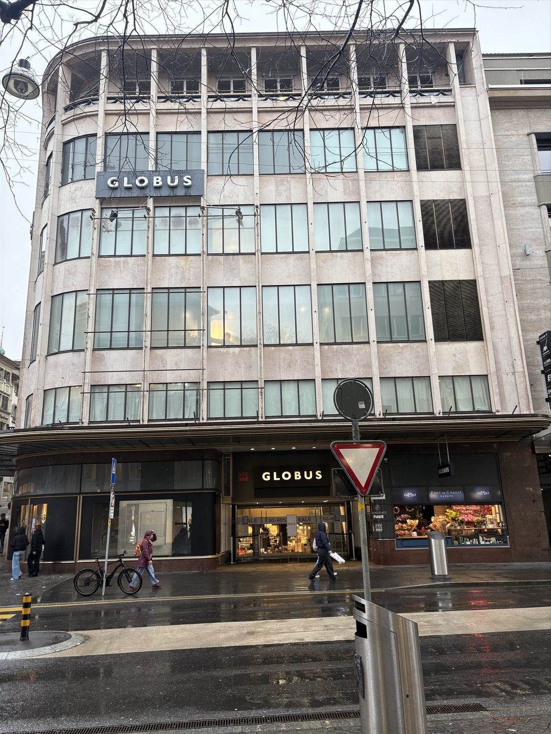 519m² shop, photo 2 sur 6