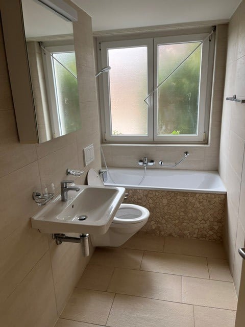 Appartement de 1 pièce

Nous louons dès maintenant ou sur rendez-vous cet appartement de 1 pièce calme et spacieux avec balcon. Cuisine avec vitrocéramique et lave-vaisselle., photo 4 sur 5