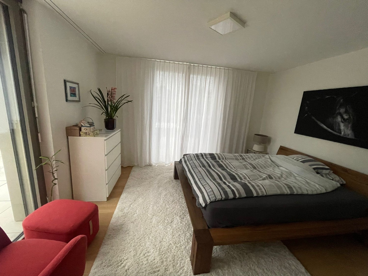 Appartement de 2.5 pièces moderne (58 m²) à Kilchberg avec vue sur le lac et grande terrasse de 40 m²

Pour le 3 novembre, cet appartement attractif et moderne de 2.5 pièces avec 58 m² de surface habitable sera disponible à la location à Kilchberg.

L'appartement se situe dans un immeuble moderne et
