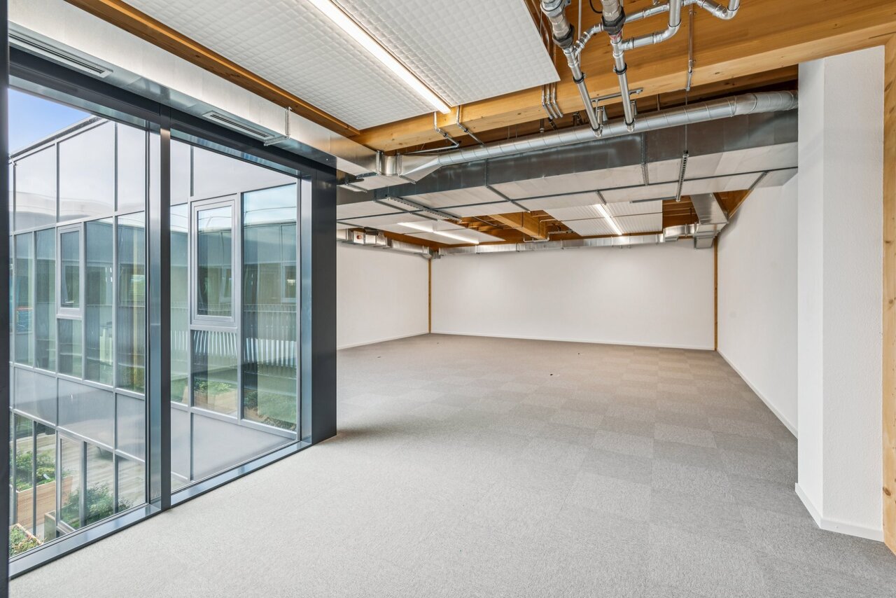 73m² office, photo 1 sur 9