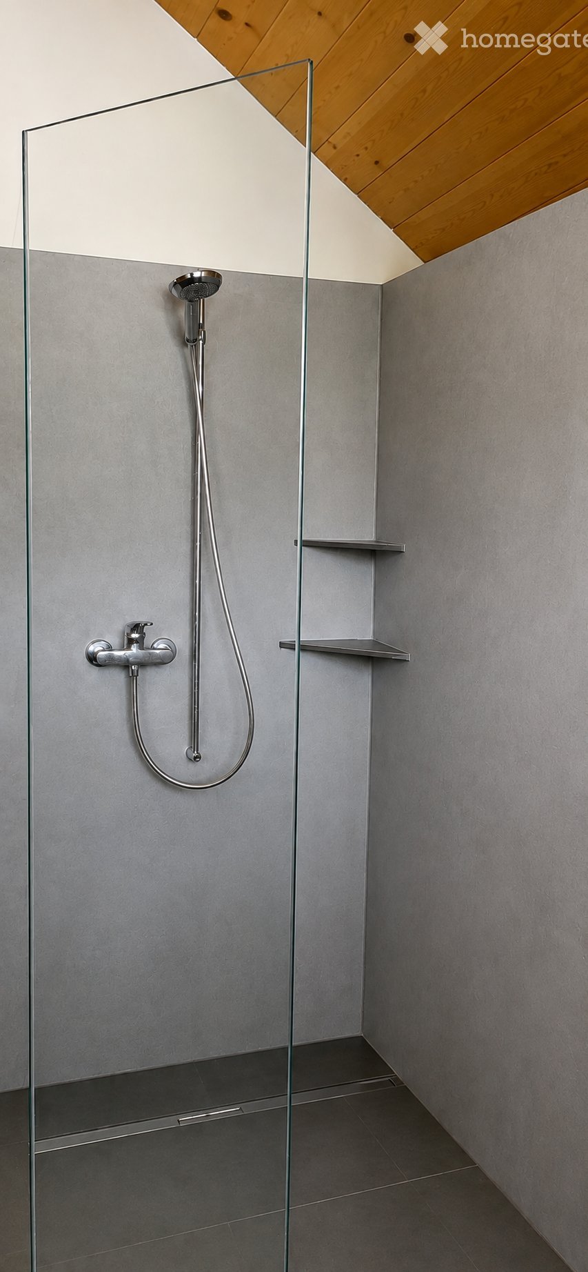 Appartement de 4 ½ pièces

Je loue, immédiatement ou à convenir, un charmant appartement mansardé au 2ème étage avec entrée indépendante. L'appartement séduit par son emplacement calme et une ambiance de vie agréable, idéale pour les couples ou les personnes seules qui accordent de l'importance à l'