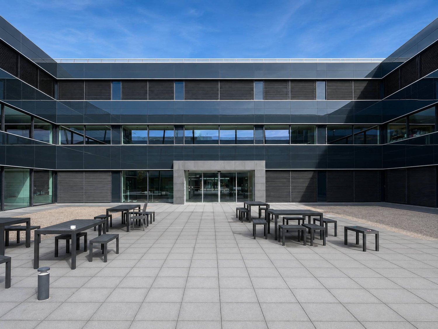 506m² office