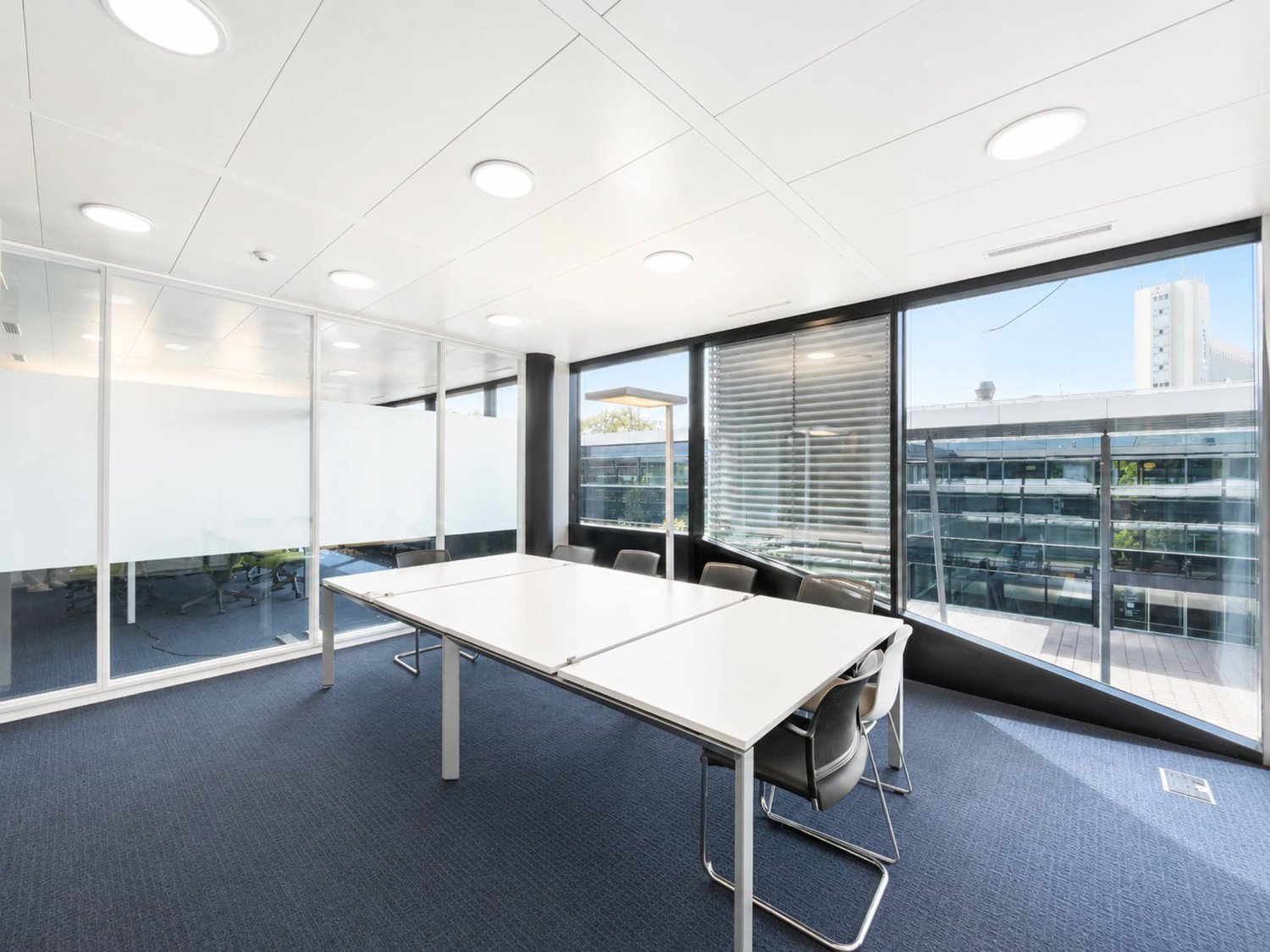 506m² office