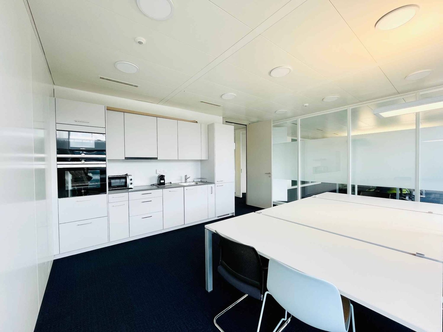506m² office