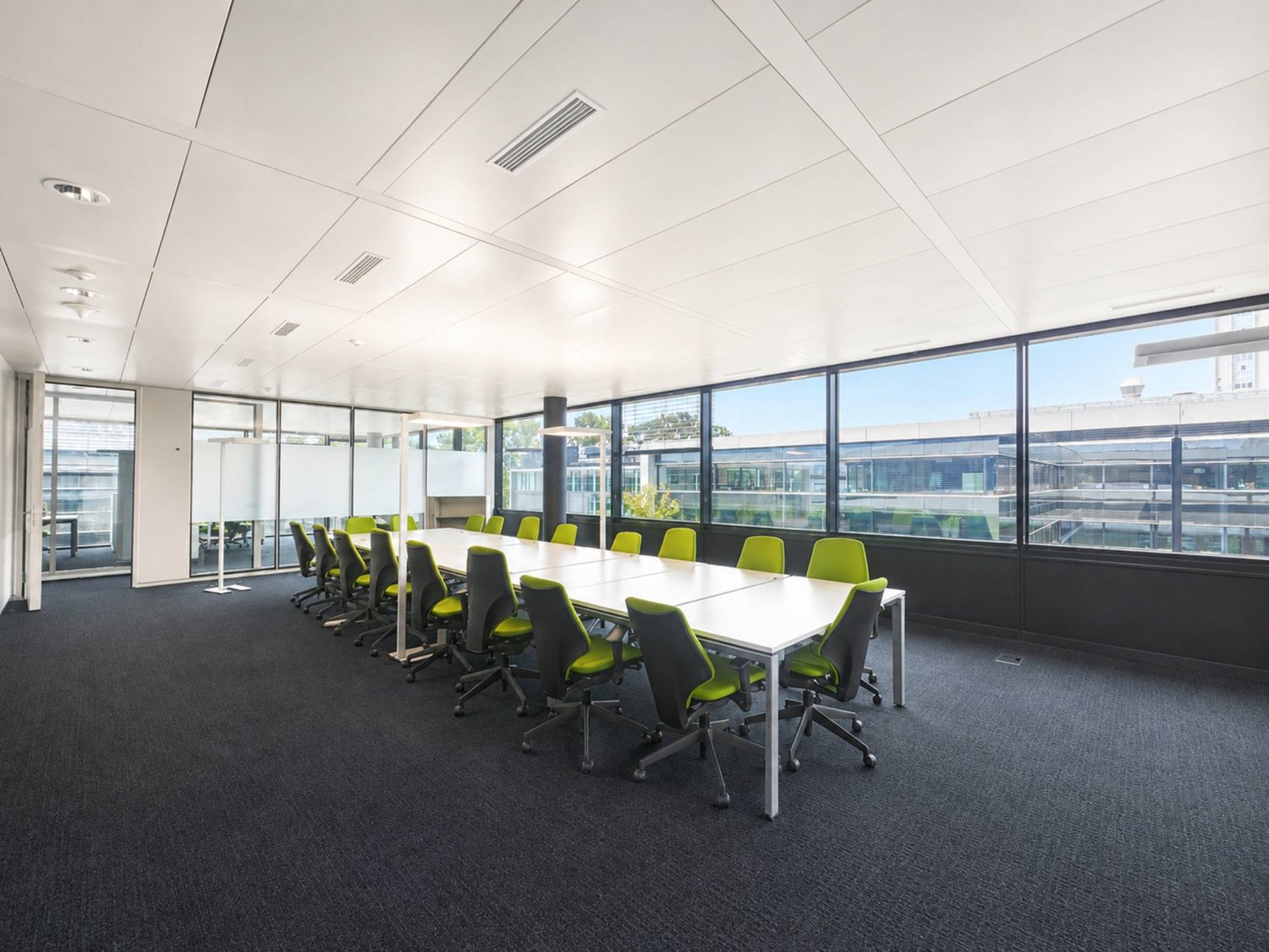 506m² office