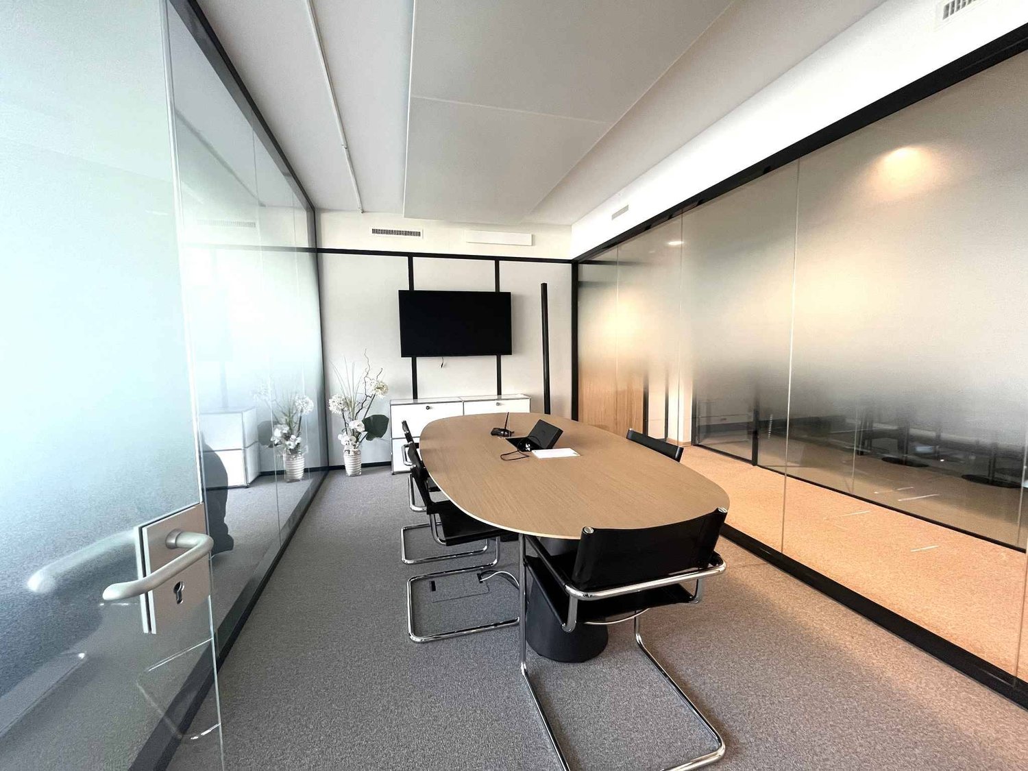 300m² office