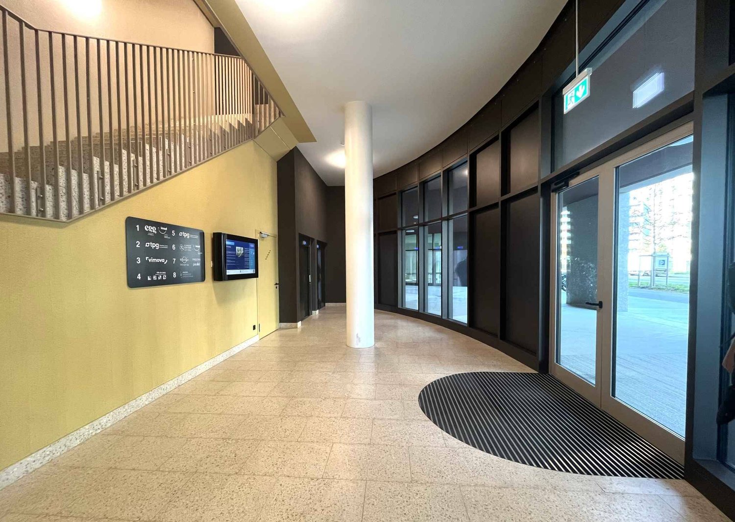 300m² office