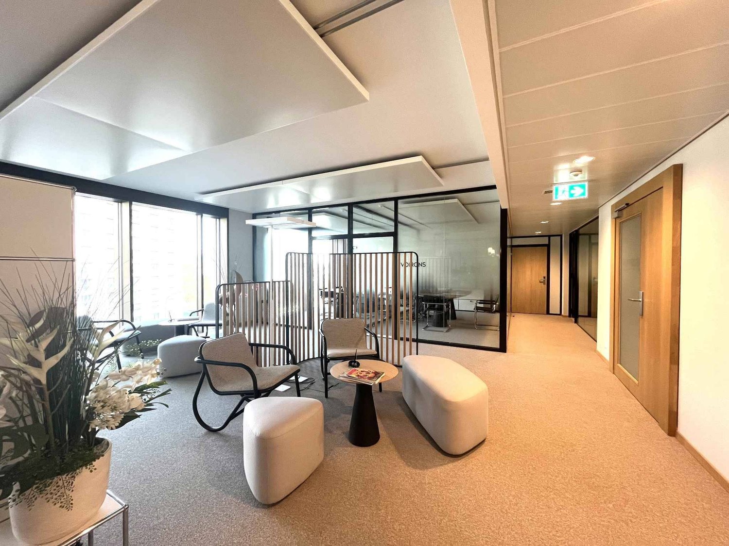 300m² office