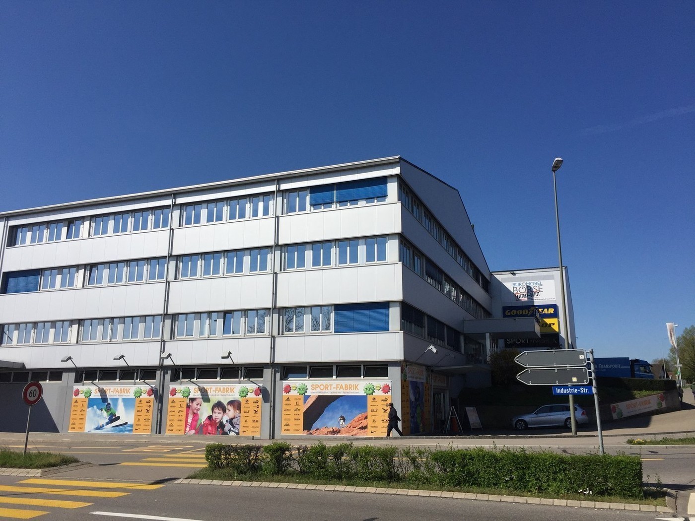 1600m² de bureaux, photo 1 sur 10