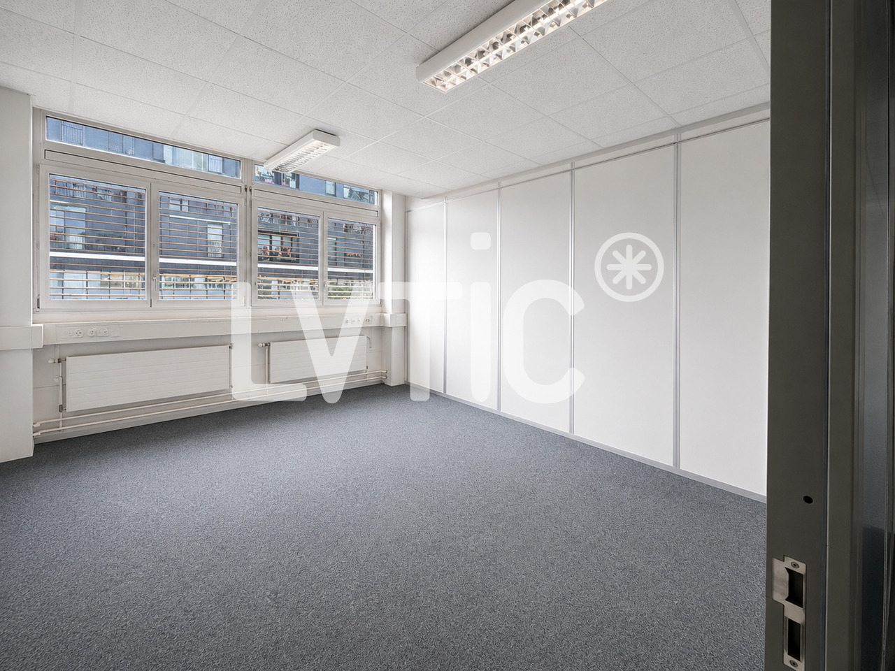 750m² office