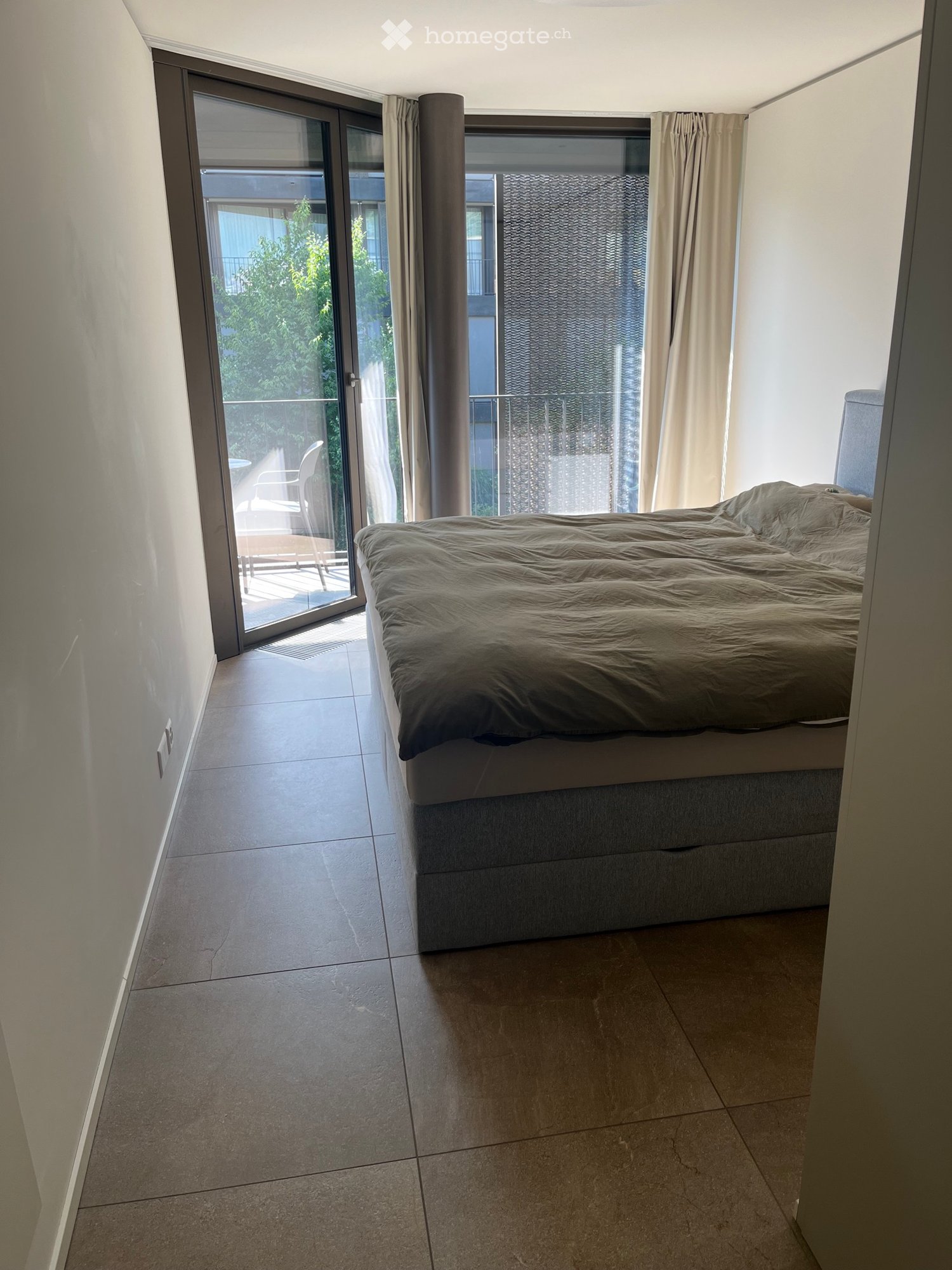 Appartement de 2.5 pièces à Sorengo, dans une résidence verdoyante. Le prix comprend le parking, les charges accessoires sans décompte, l'électricité et la connexion internet. Salle de sport de la copropriété. cherche repreneur pour appartement de 2.5 pièces à Sorengo dans une résidence verdoyante. 