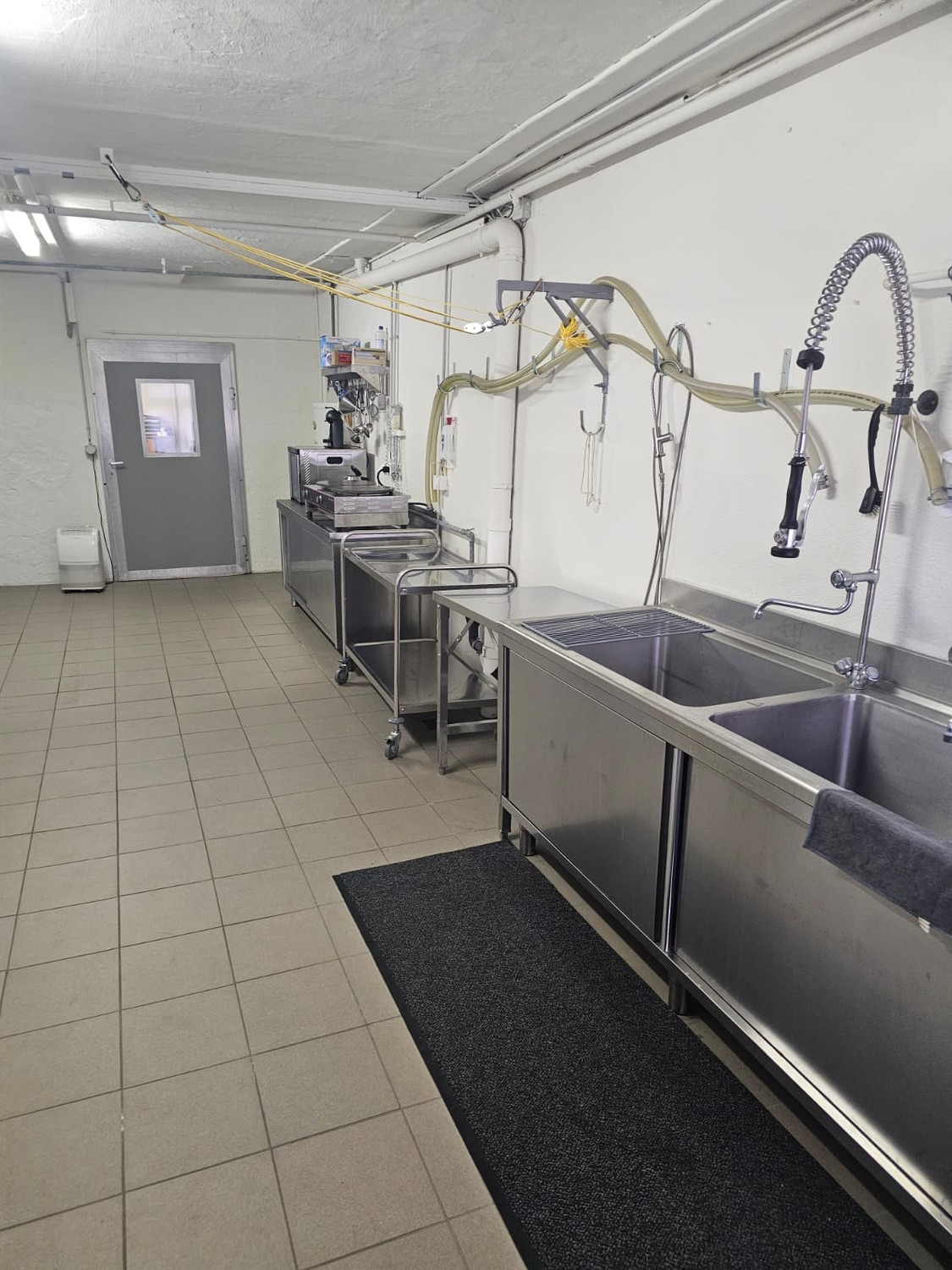 120m² commercial, photo 1 sur 8