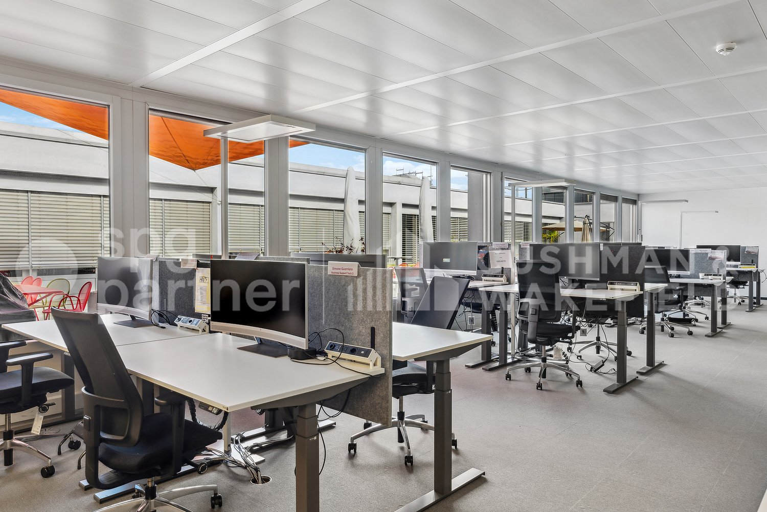 300m² office