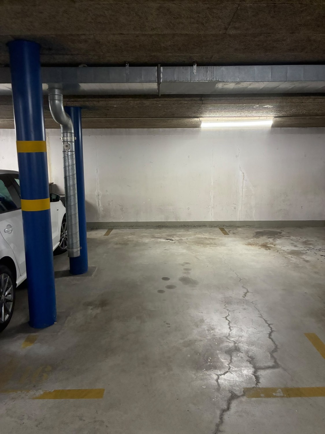Place de stationnement de 12m²