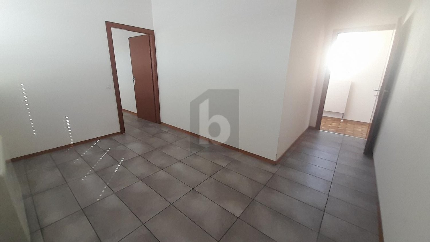 220m² office