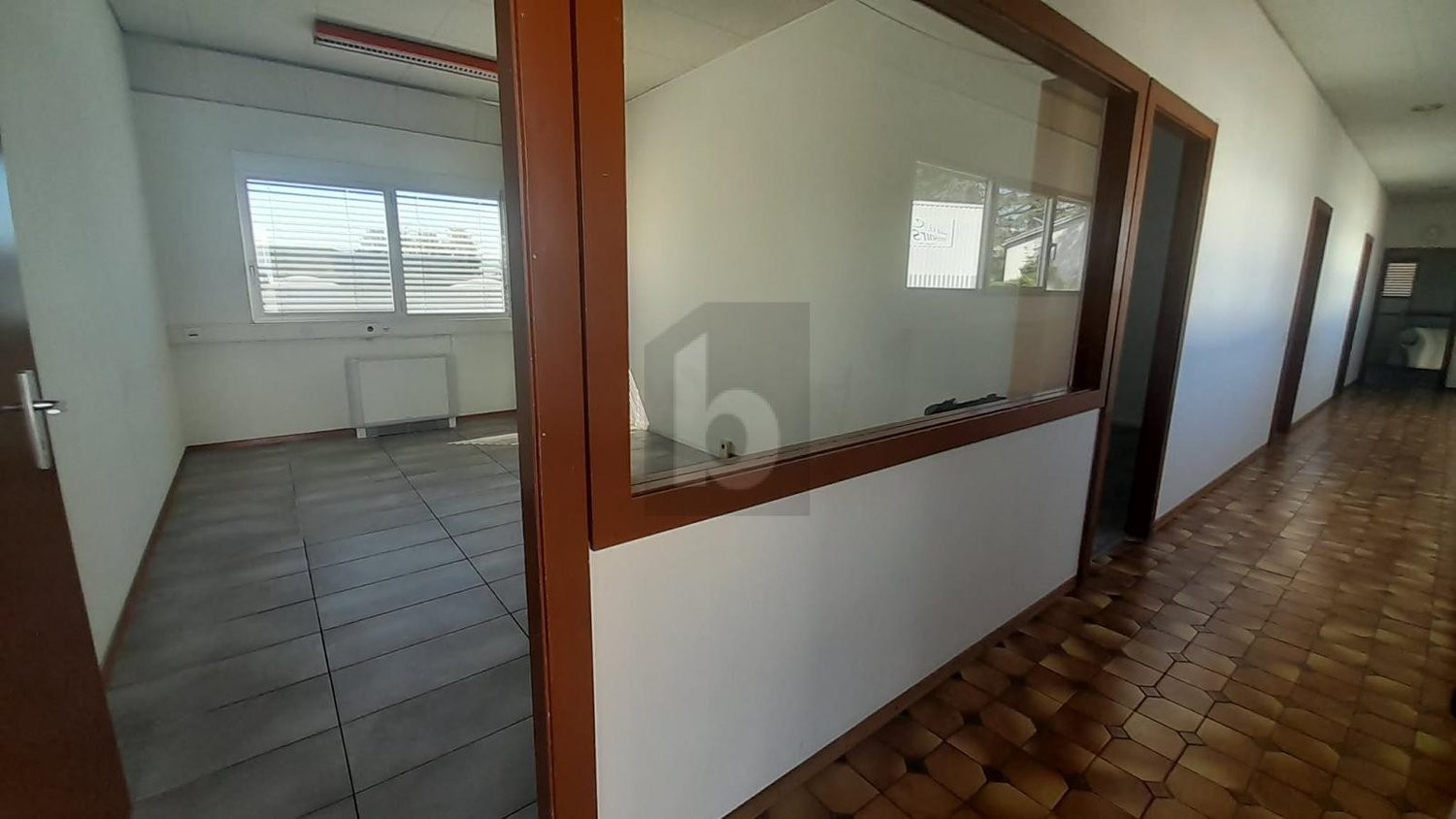 220m² office