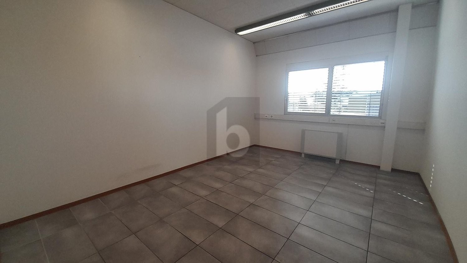 220m² office