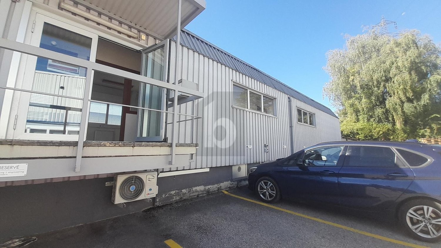 220m² office