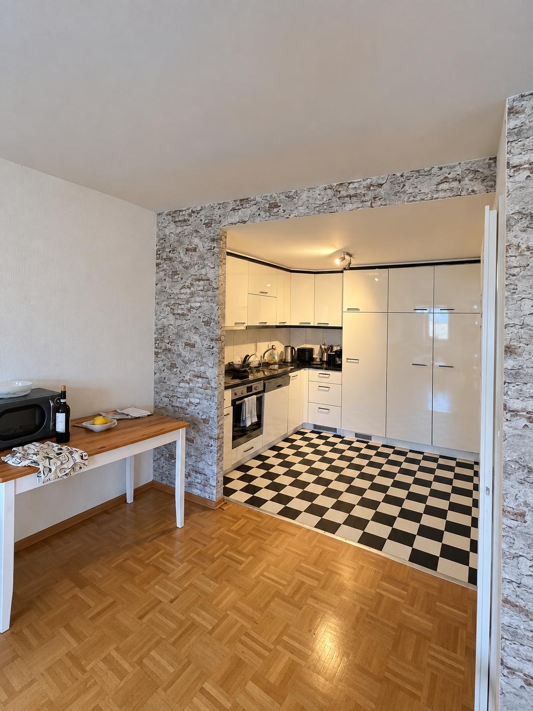 Chambre en colocation
Trois chambres deviennent disponibles de manière permanente dans une rue chaleureuse près de Claraplatz
Salut !
Au cours des prochains mois, de novembre à janvier, trois chambres de notre WG deviendront disponibles de manière permanente car nous emménageons respectivement ave, photo 2 sur 10
