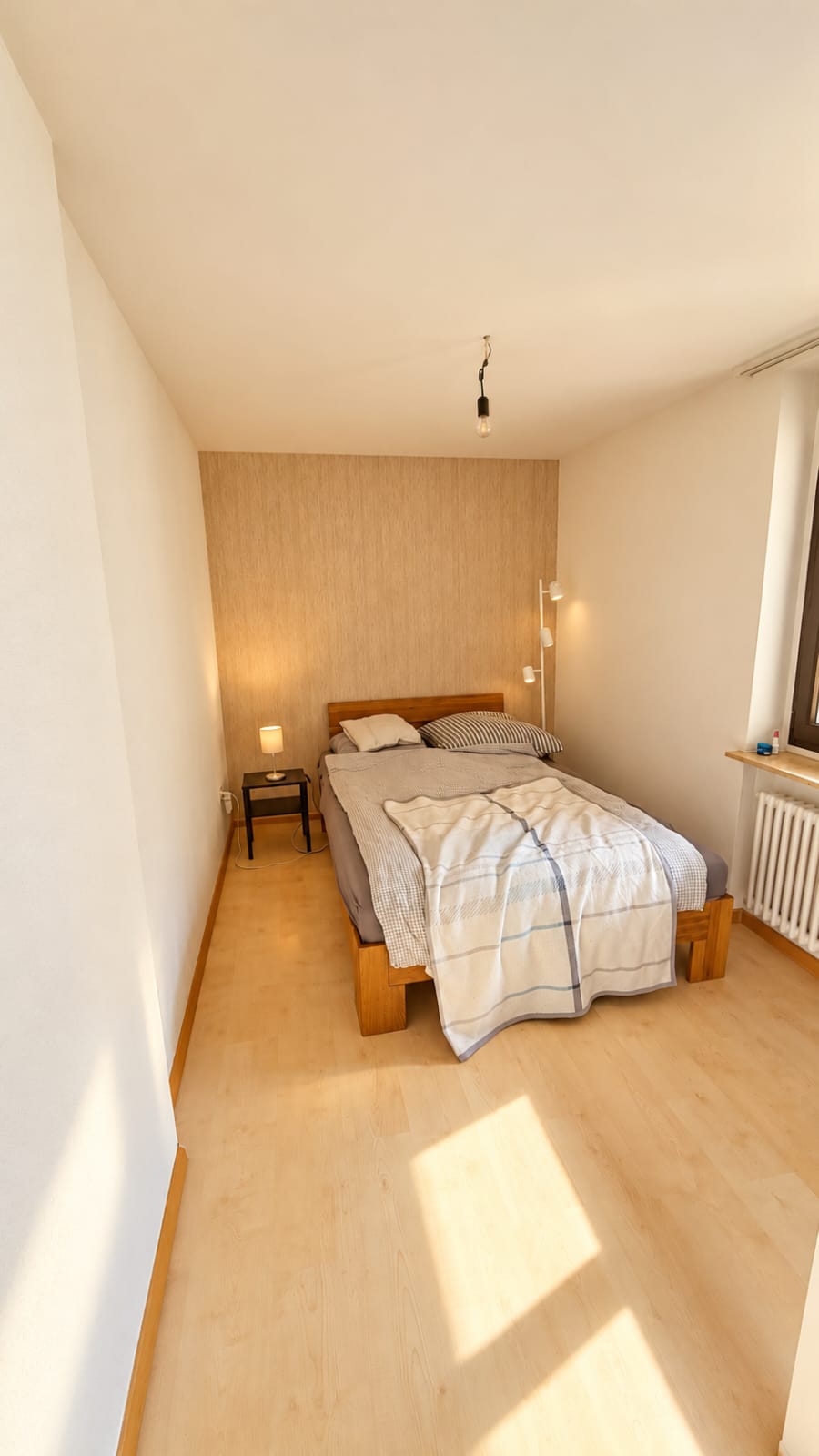 Chambre en colocation
Trois chambres deviennent disponibles de manière permanente dans une rue chaleureuse près de Claraplatz
Salut !
Au cours des prochains mois, de novembre à janvier, trois chambres de notre WG deviendront disponibles de manière permanente car nous emménageons respectivement ave, photo 8 sur 10