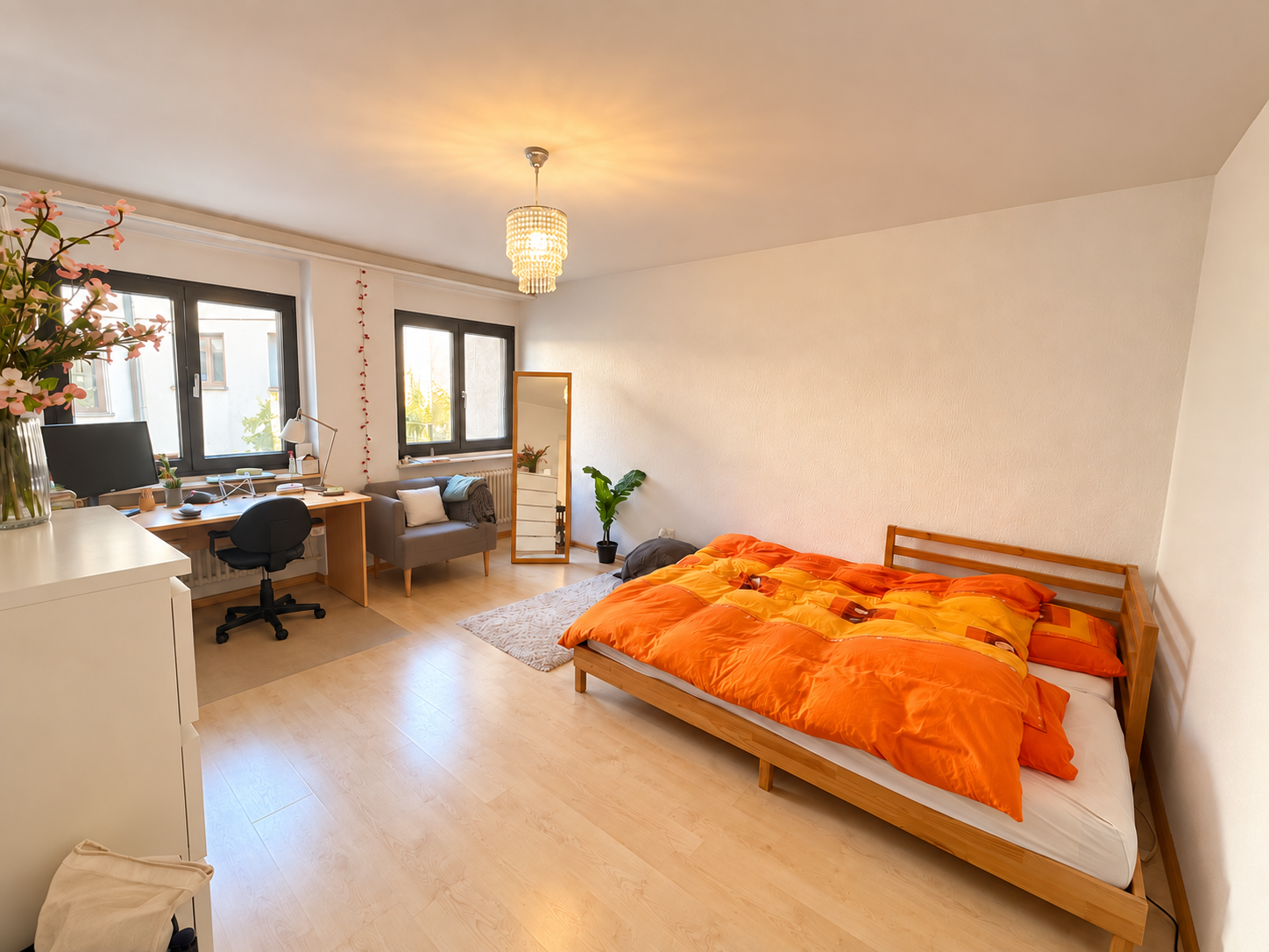Chambre en colocation
Trois chambres deviennent disponibles de manière permanente dans une rue chaleureuse près de Claraplatz
Salut !
Au cours des prochains mois, de novembre à janvier, trois chambres de notre WG deviendront disponibles de manière permanente car nous emménageons respectivement ave, photo 4 sur 10