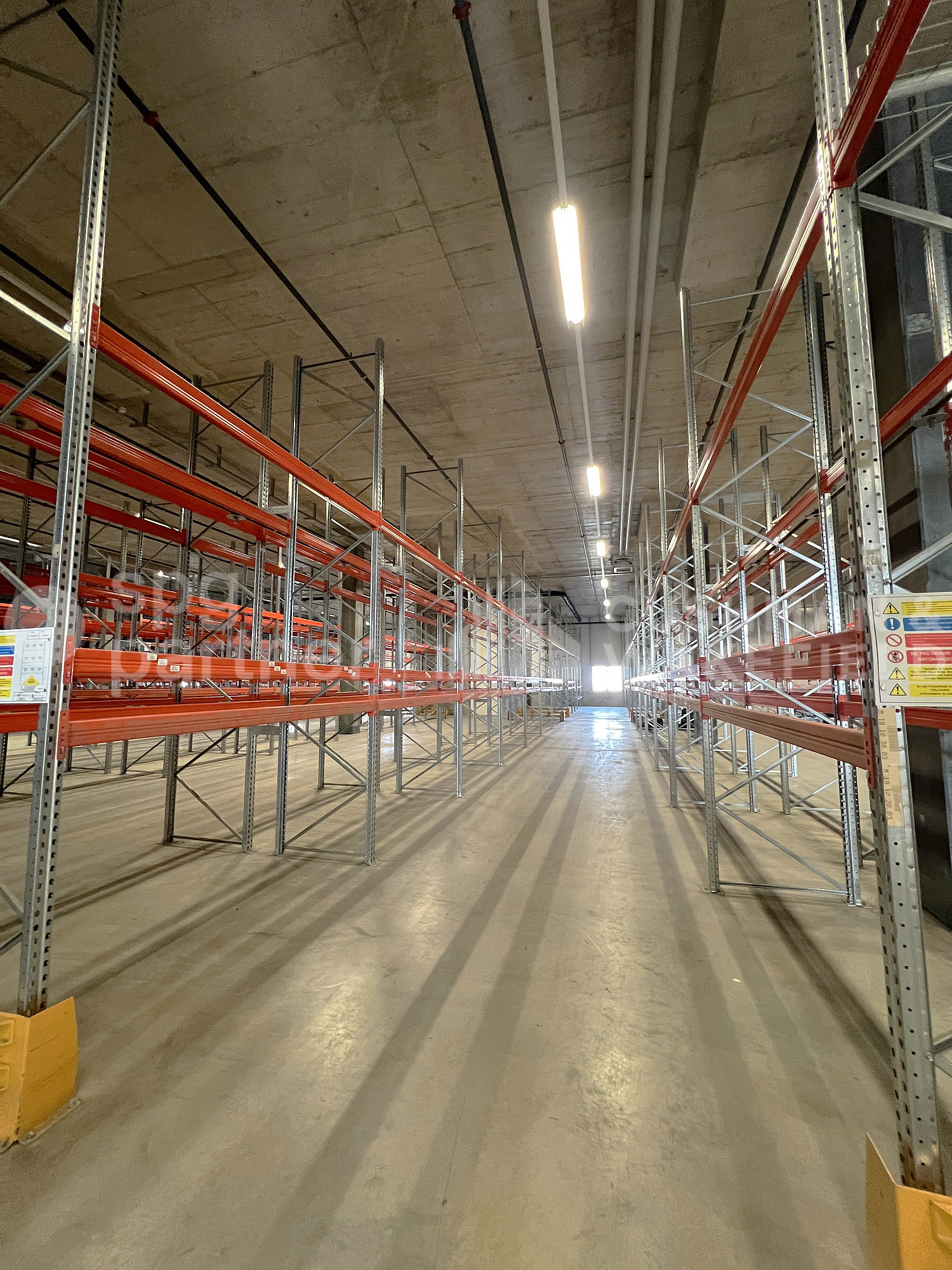 1500m² storage room