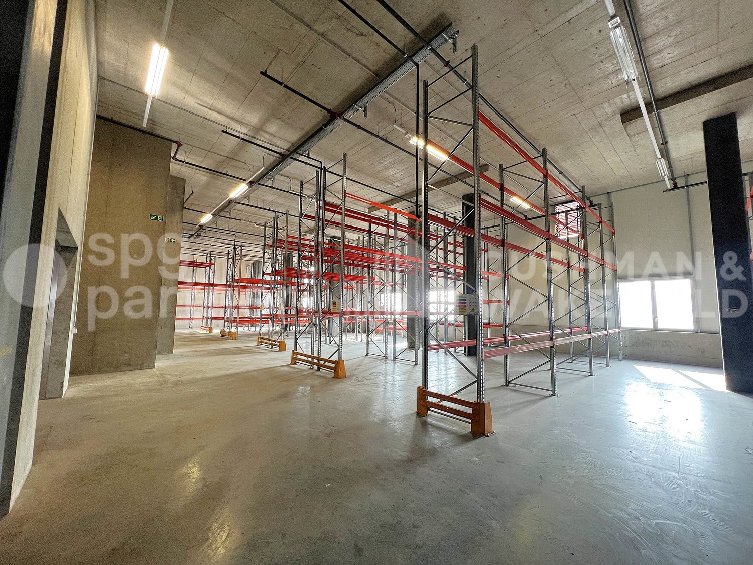 1500m² storage room