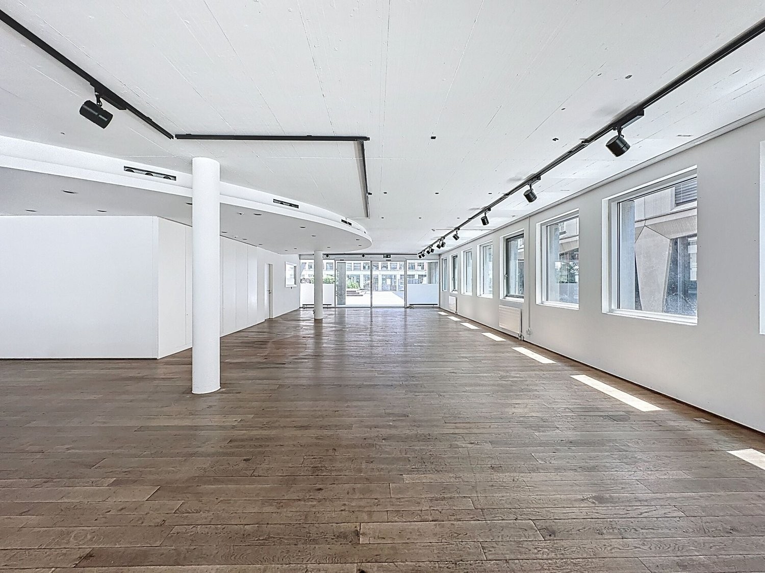380m² shop, photo 3 sur 9