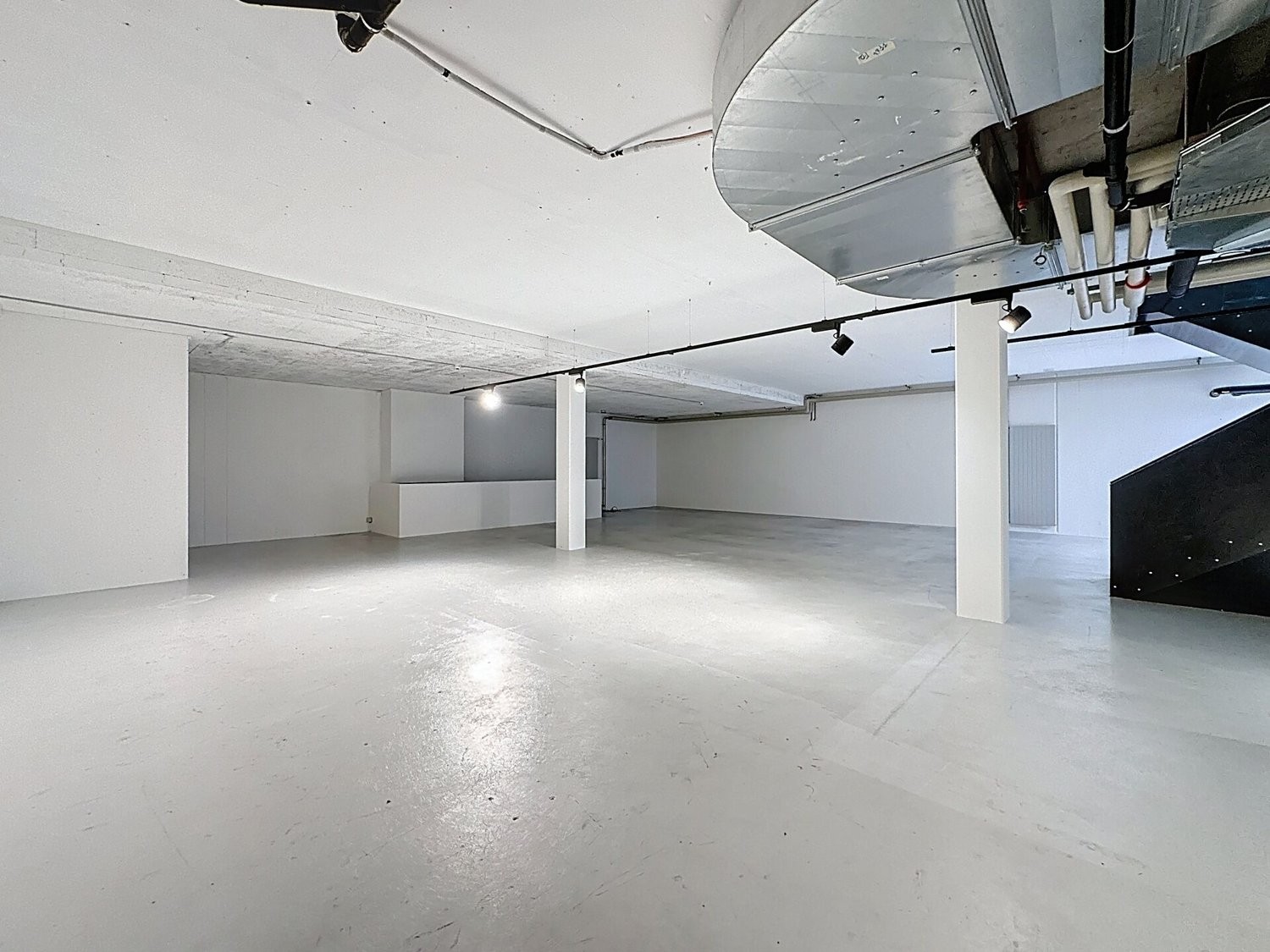 380m² shop, photo 6 sur 9