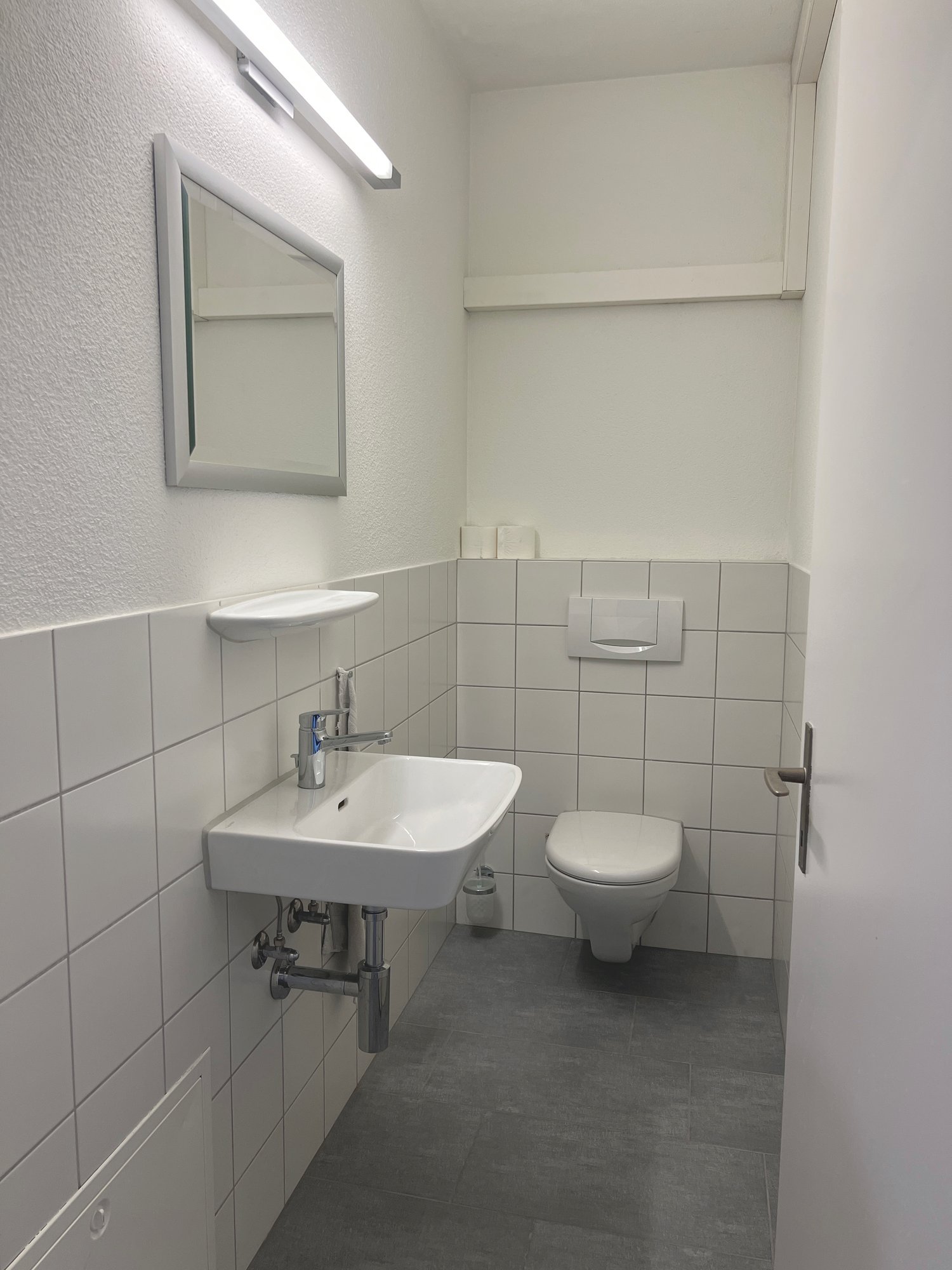 70m² commercial