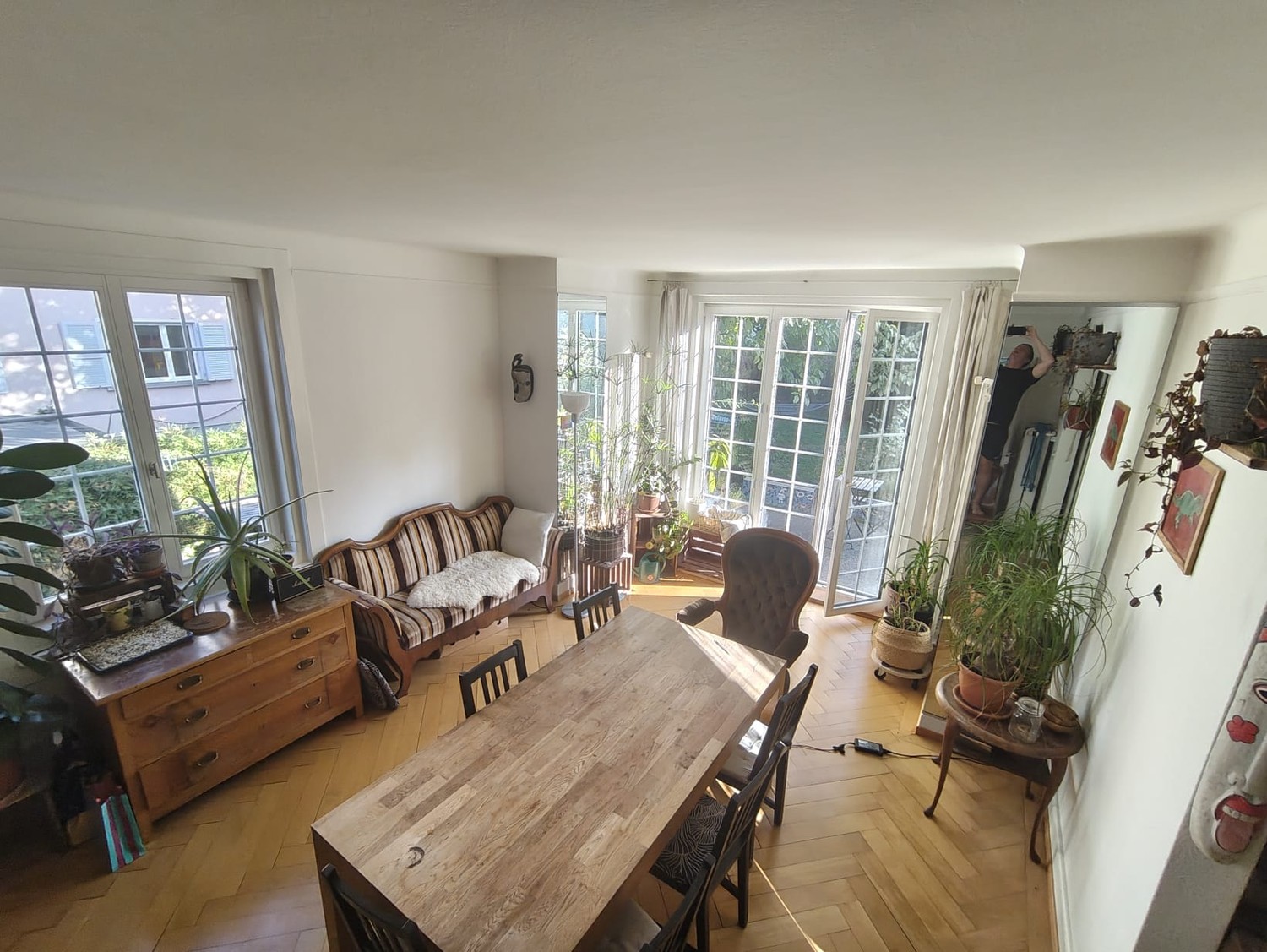 Chambre dans une colocation

Basil (32), Noel (31) und Lorenz (31) cherchent deux nouveaux colocataires pour notre beau chez-nous au Dahliaweg 7 dans le Rossfeld.
Nous apprécions une vie de colocation commune avec des activités et, quand l'occasion se présente, des dîners partagés. Faire du sport, j