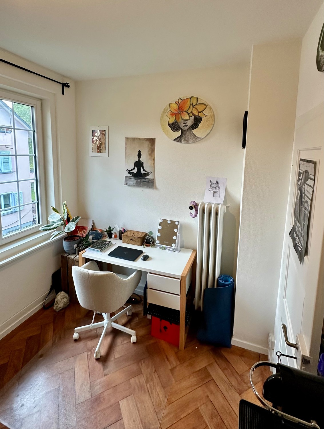 Chambre dans une colocation

Basil (32), Noel (31) und Lorenz (31) cherchent deux nouveaux colocataires pour notre beau chez-nous au Dahliaweg 7 dans le Rossfeld.
Nous apprécions une vie de colocation commune avec des activités et, quand l'occasion se présente, des dîners partagés. Faire du sport, j