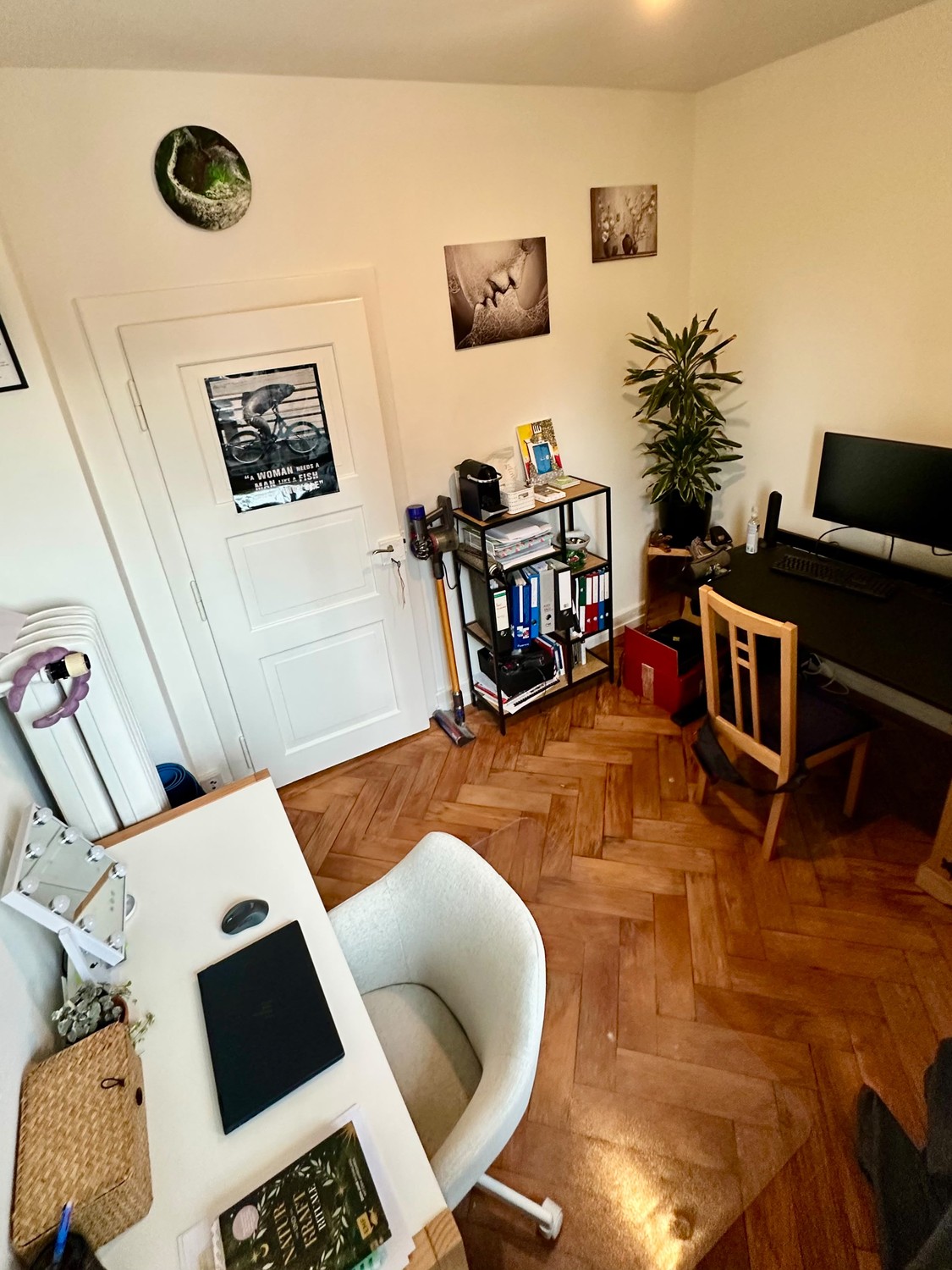Chambre dans une colocation

Basil (32), Noel (31) und Lorenz (31) cherchent deux nouveaux colocataires pour notre beau chez-nous au Dahliaweg 7 dans le Rossfeld.
Nous apprécions une vie de colocation commune avec des activités et, quand l'occasion se présente, des dîners partagés. Faire du sport, j