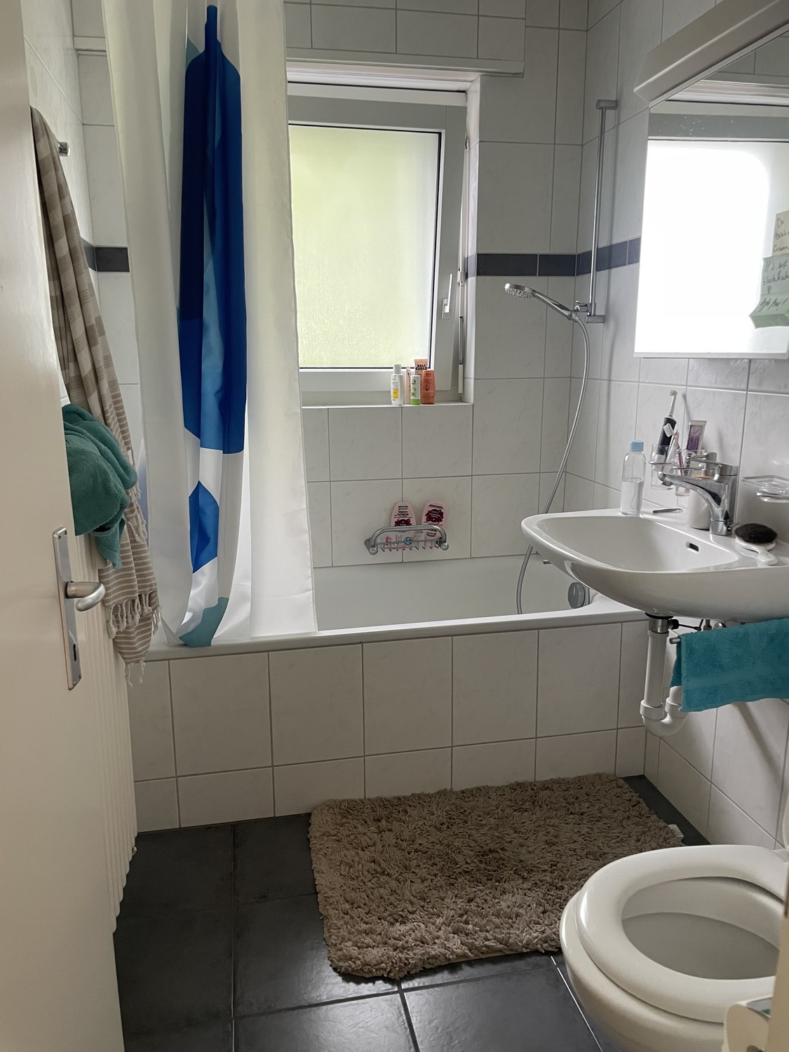 Chambre dans une colocation
Salut
Je loue une chambre meublée qui est occupée du dimanche au mardi. La chambre est disponible du mercredi au vendredi. J'ai 31 ans, je suis souvent en déplacement, j'adore danser, faire des sports de plein air et aller boire un verre dans un bar :)

N'hésitez pas à me