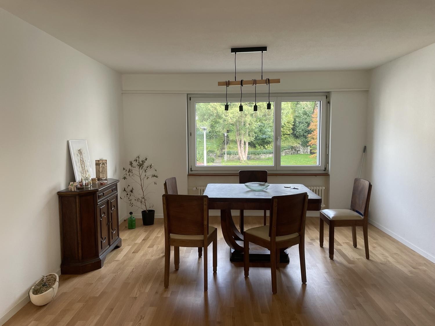 Chambre dans une colocation
Salut
Je loue une chambre meublée qui est occupée du dimanche au mardi. La chambre est disponible du mercredi au vendredi. J'ai 31 ans, je suis souvent en déplacement, j'adore danser, faire des sports de plein air et aller boire un verre dans un bar :)

N'hésitez pas à me