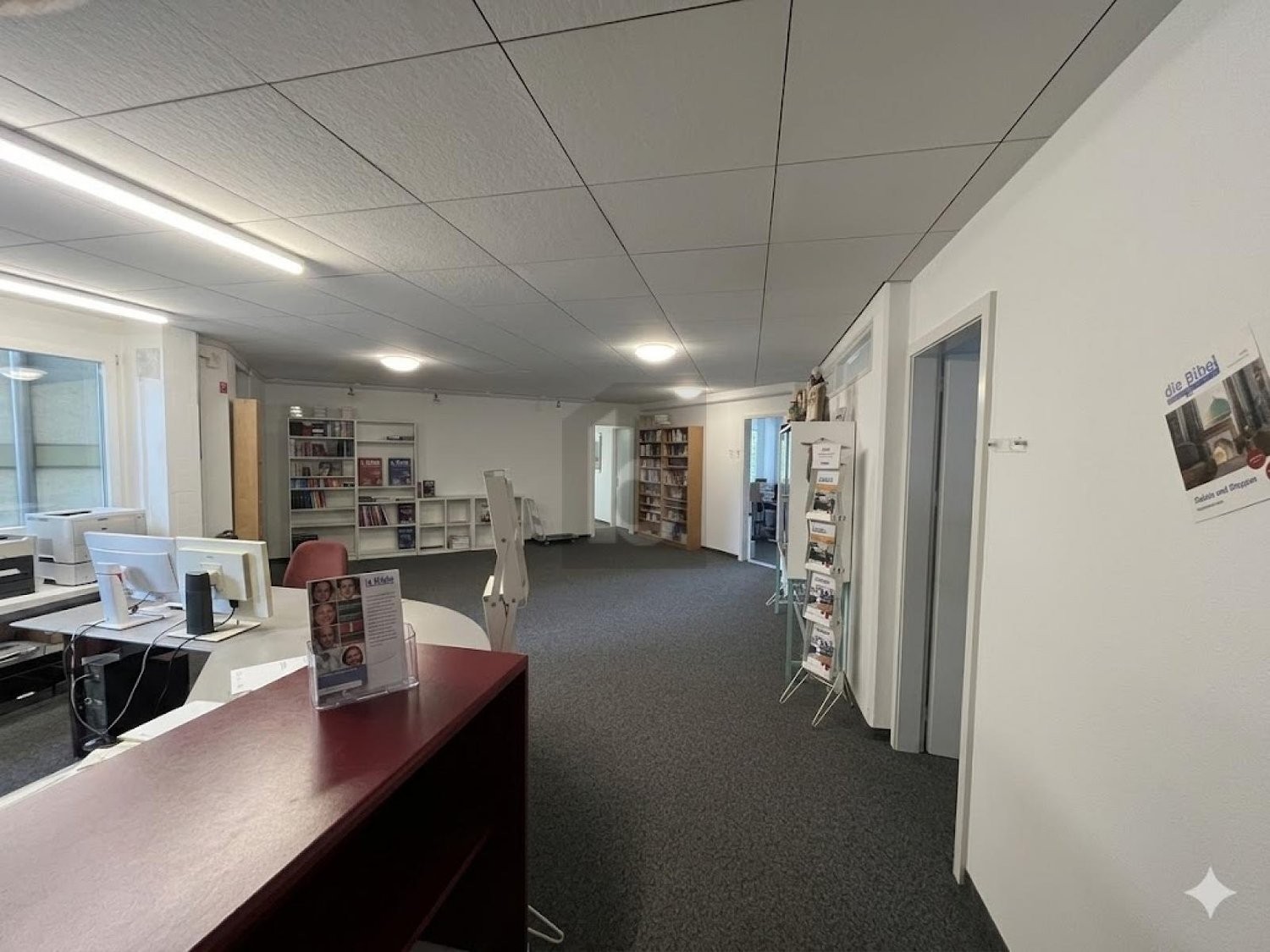 430m² office