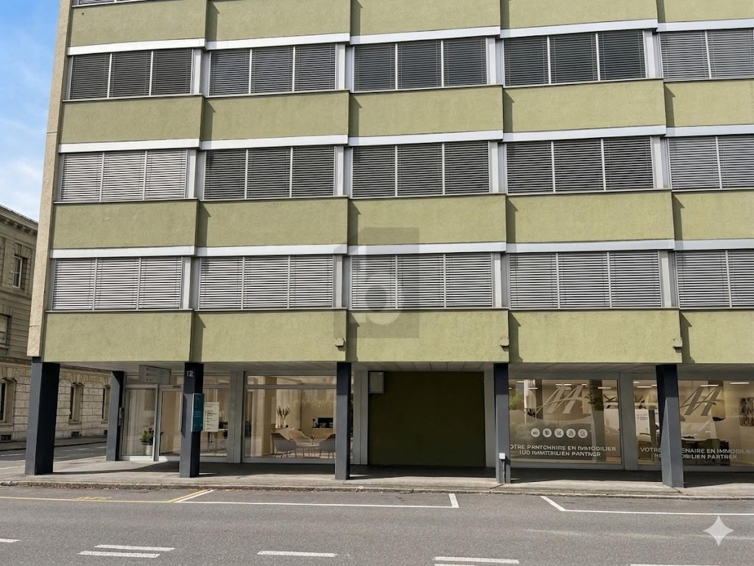 430m² office