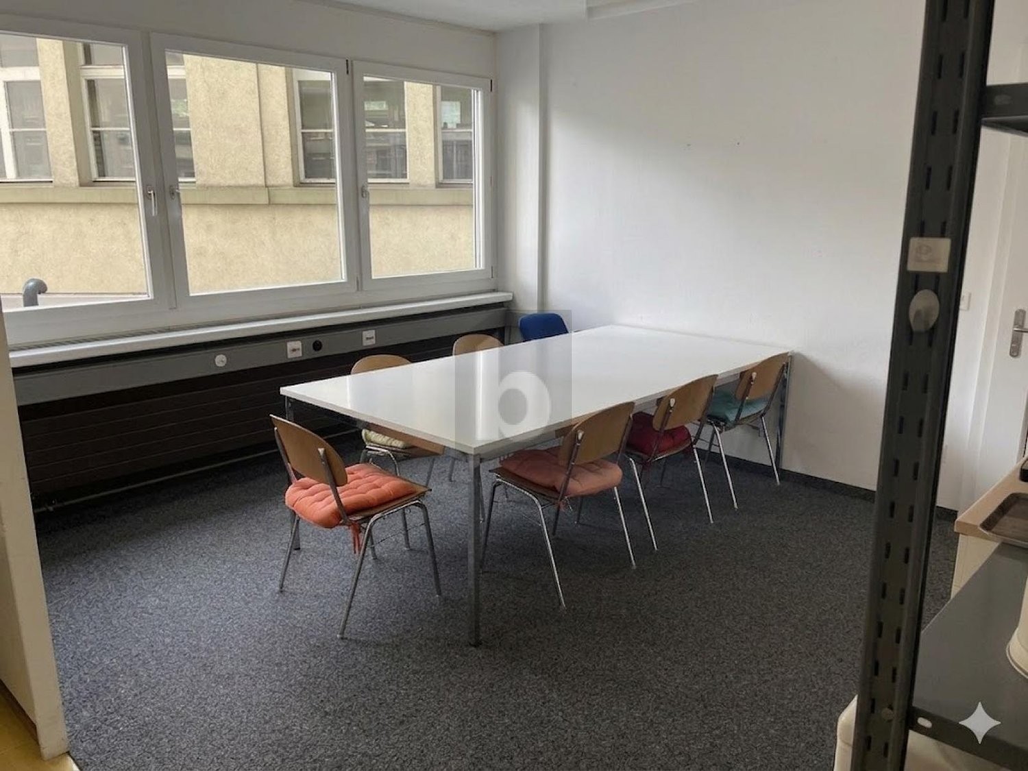 430m² office