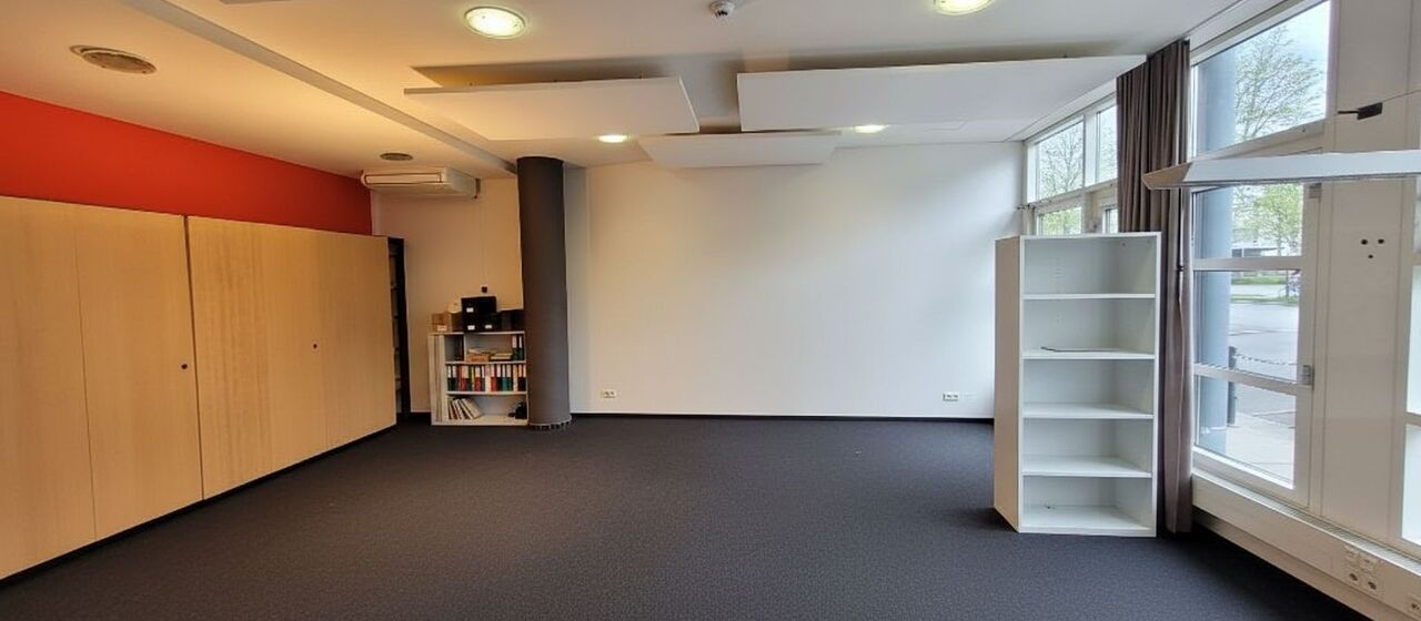 56m² office