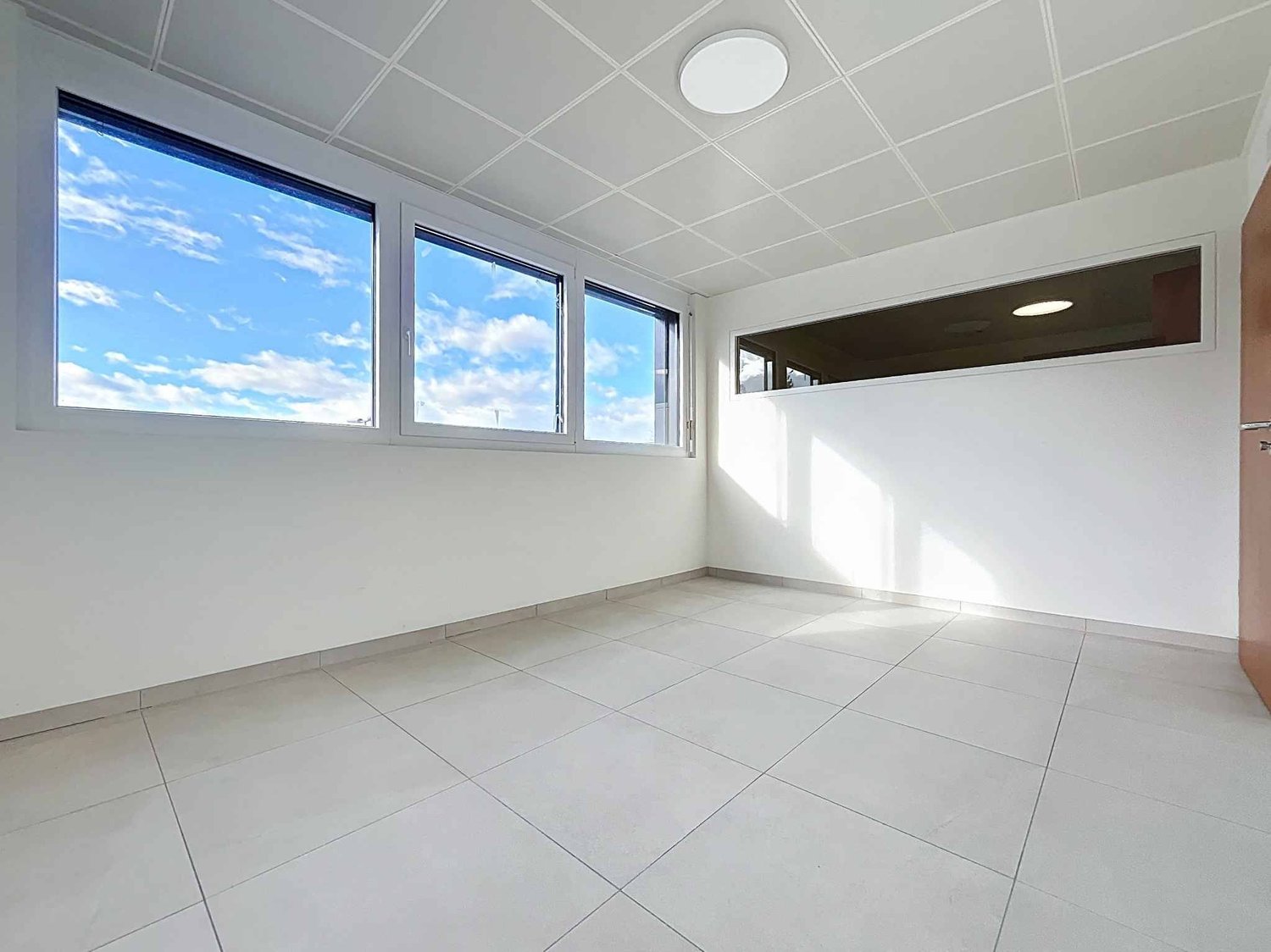 65m² office