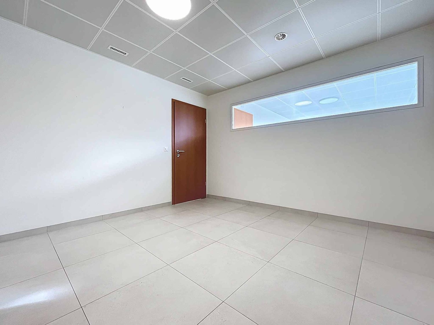 65m² office