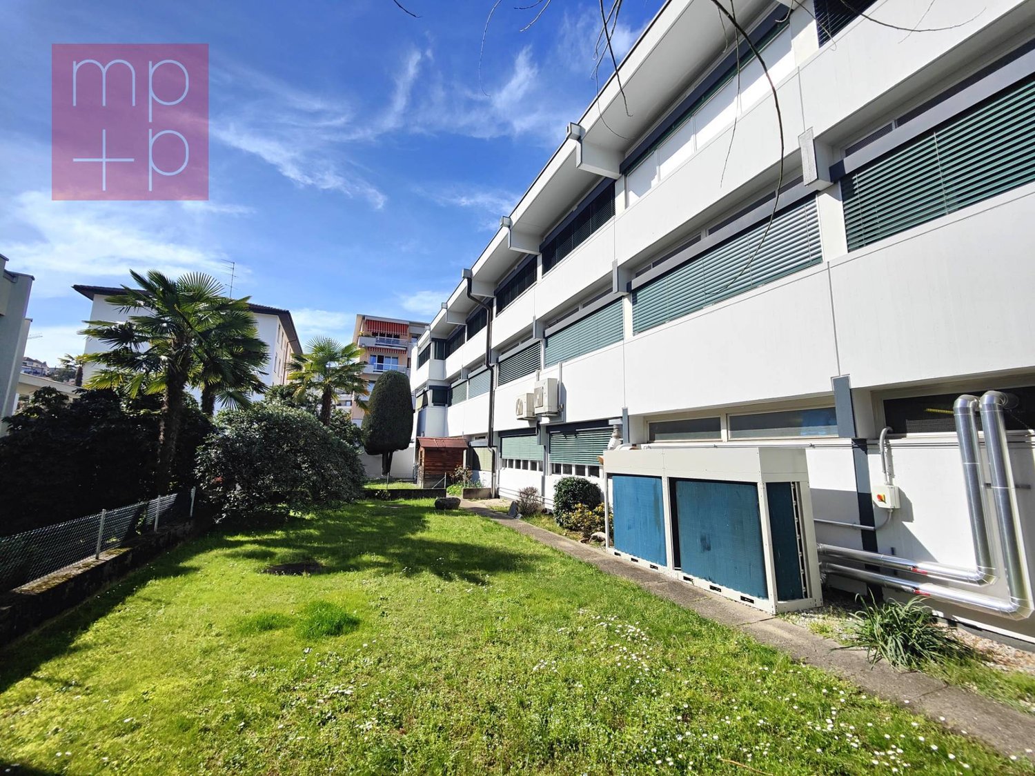Commerce de 1324m²