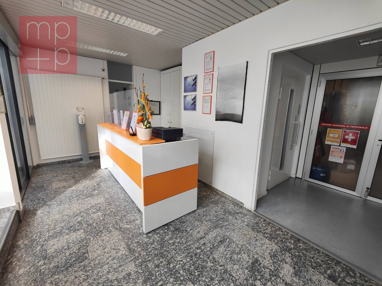 Commerce de 1324m²